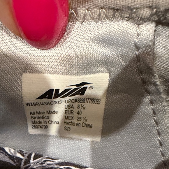 Avia Light Gray Athletic Shoes. Casual Every Day Shoe Womens 8.5. Minimal wear. - Picture 10 of 10